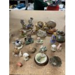 A COLLECTION OF MINIATURE ANIMAL FIGURES TO INCLUDE CATS, OWLS, PIGS, ETC