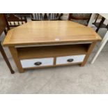 AN OAK MEDIA UNIT WITH PAINTED DRAWERS WITH SCOOP HANDS, 37" WIDE