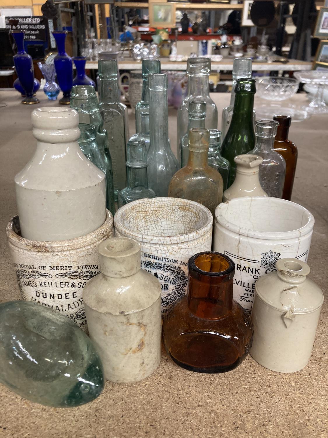 A COLLECTION OF VINTAGE BOTTLES TO INCLUDE ONES WITH MARBLE STOPPERS PLUS VINTAGE STONEWARE - Image 2 of 2