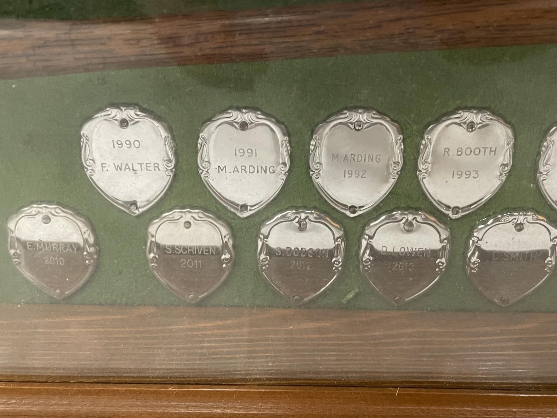 A PRESIDENTS PUTTER DISPLAY FRAME PRESENTED BY COL J R COLE TO HURST LADIES GOLF CLUB 1990 - Image 4 of 6