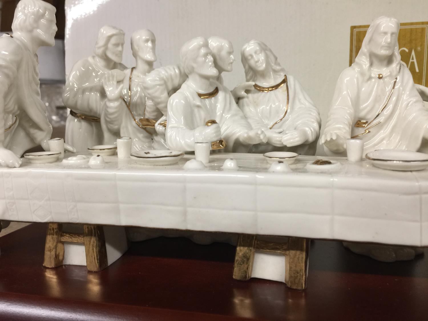 A CERAMIC REPRESENTATION OF JESUS CHRIST WITH HIS DISCIPLES AT THE LAST SUPPER BY MIKASA - Image 3 of 4