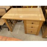 AN OAK SINGLE PEDESTAL DESK, 45X28"