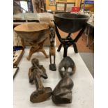 A COLLECTION OF AFRICAN TREEN ITEMS TO INCLUDE THREE SCULPTURES AND TWO BOWLS ON INTERLOCKING