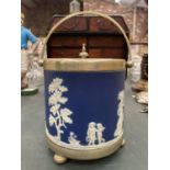 A JASPERWARE BISCUIT BARREL WITH A METAL LID HEIGHT 13CM