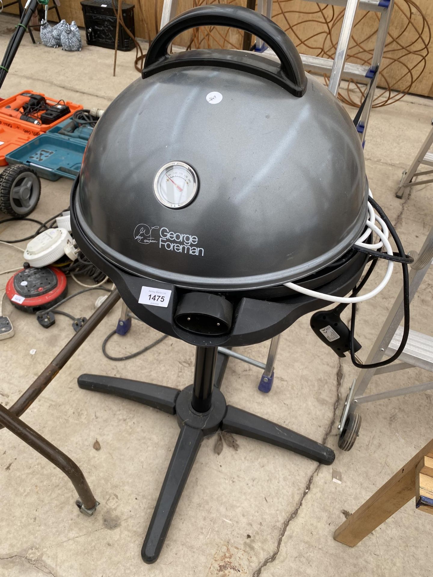 A GEORGE FORMAN ELECTRIC BBQ/GRILL