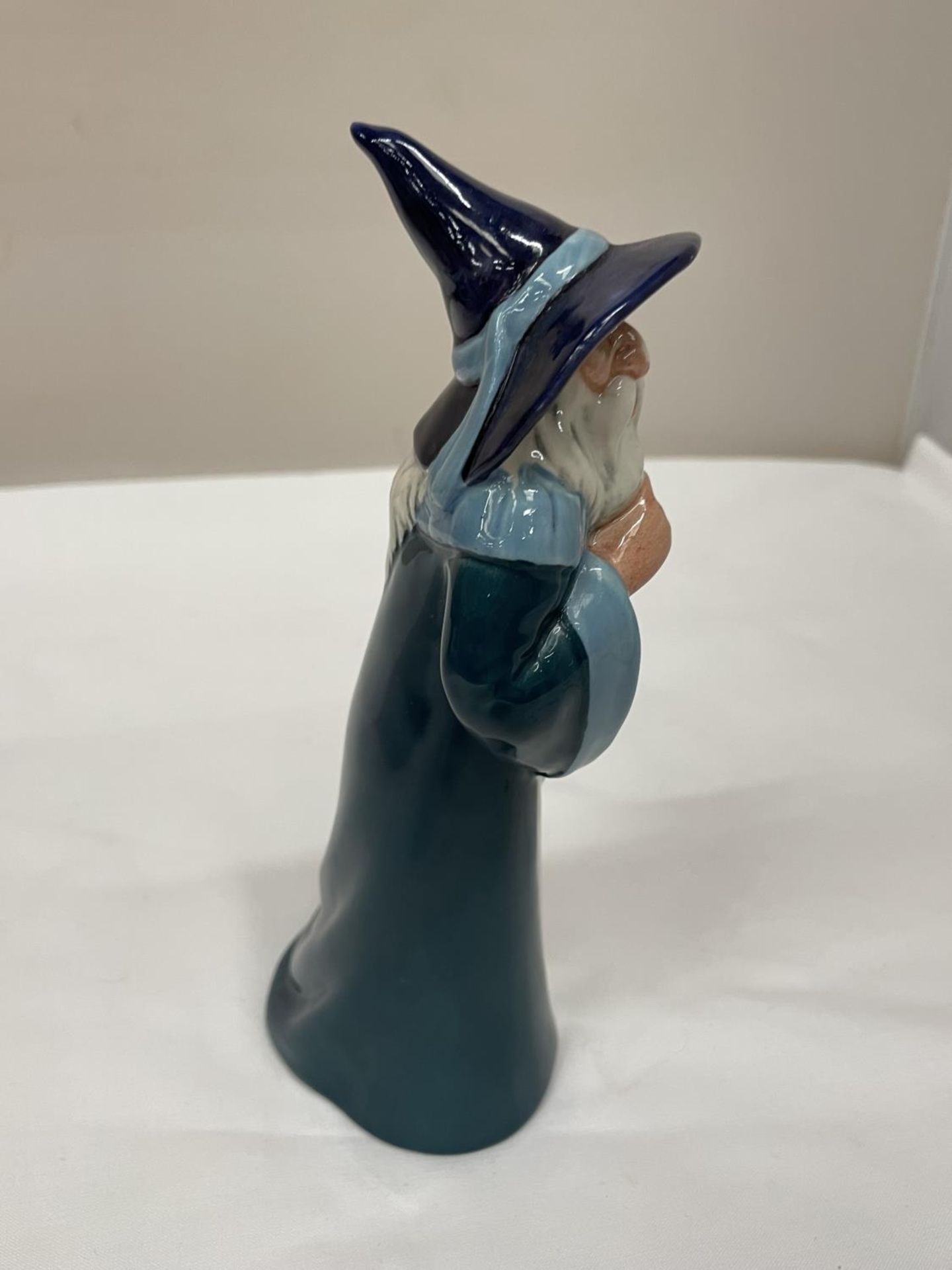 A ROYAL DOULTON FIGURE OF GANDALF HN2911 (SECOND) - Image 2 of 4