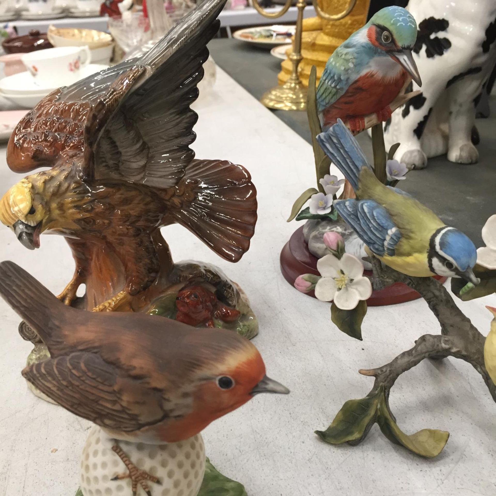 A QUANTITY OF POTTERY BIRDS TO INCLUDE ROYAL DOULTON, ROYAL OSBORNE, LENOX, ETC - Image 2 of 4