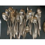 A SET OF VINTAGE WALKER AND HALL CUTLERY TO INCLUDE KNIVES, FORKS AND SPOONS