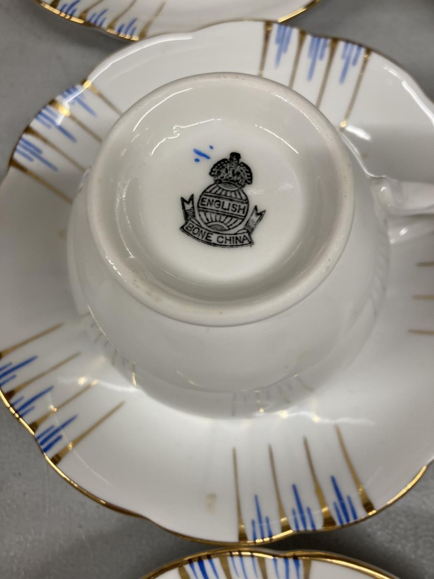 A QUANTITY OF CHINA TEACUPS, SAUCERS, PLATES, ETC TO INCLUDE ROYALE DOULTON 'PASTORALE', CROWN - Image 3 of 5