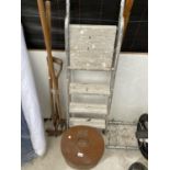 AN ASSORTMENT OF ITEMS TO INCLUDE A THREE RUNG ALUMINIUM STEP LADDER, A TIN STORAGE CASE AND