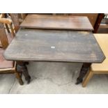 AN EDWARDIAN WIND-OUT DINING TABLE COMPLETE WITH EXTRA LEAF