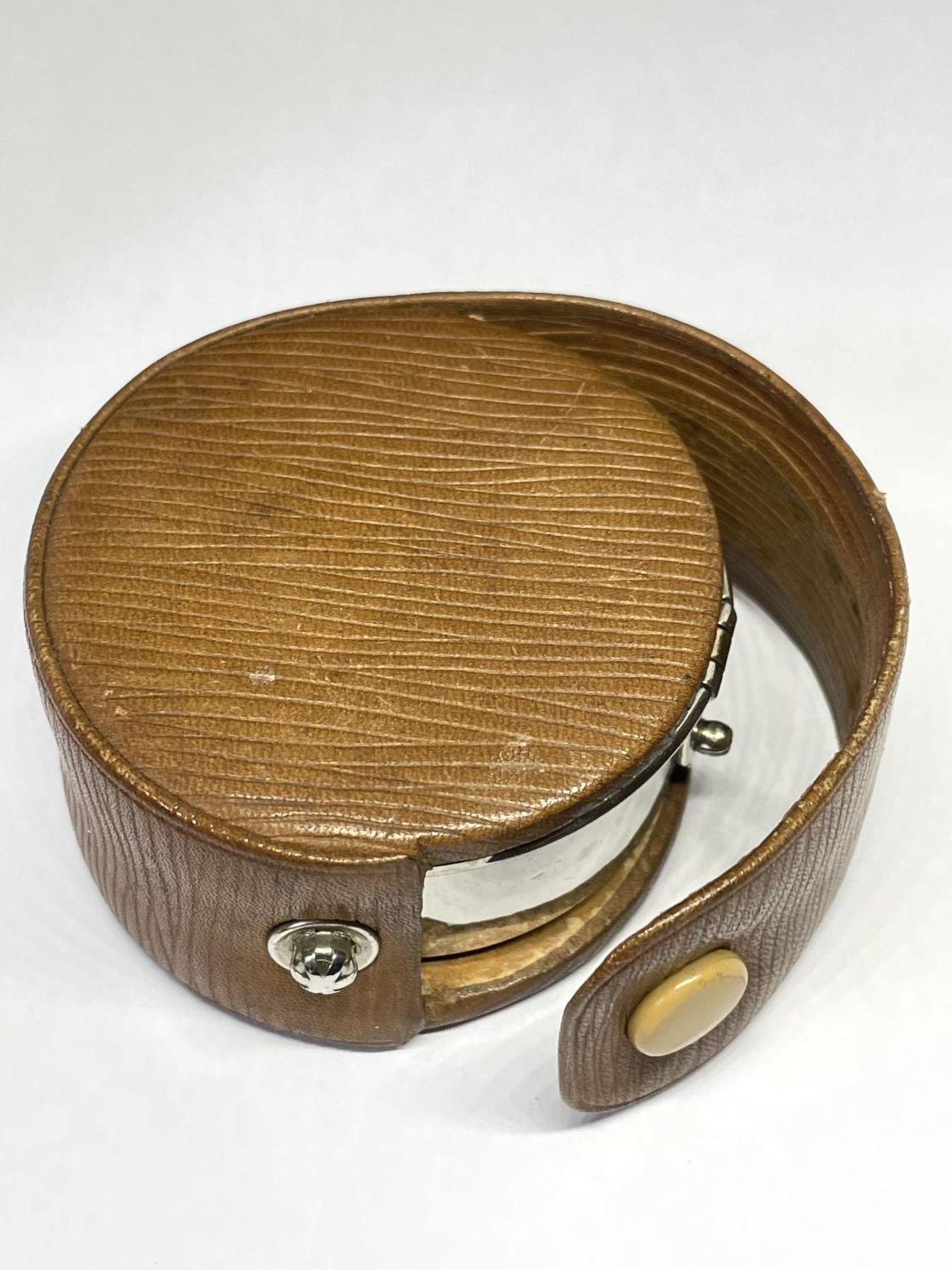 A CASED TRAVEL CUP WITH HANDLE - Image 3 of 3