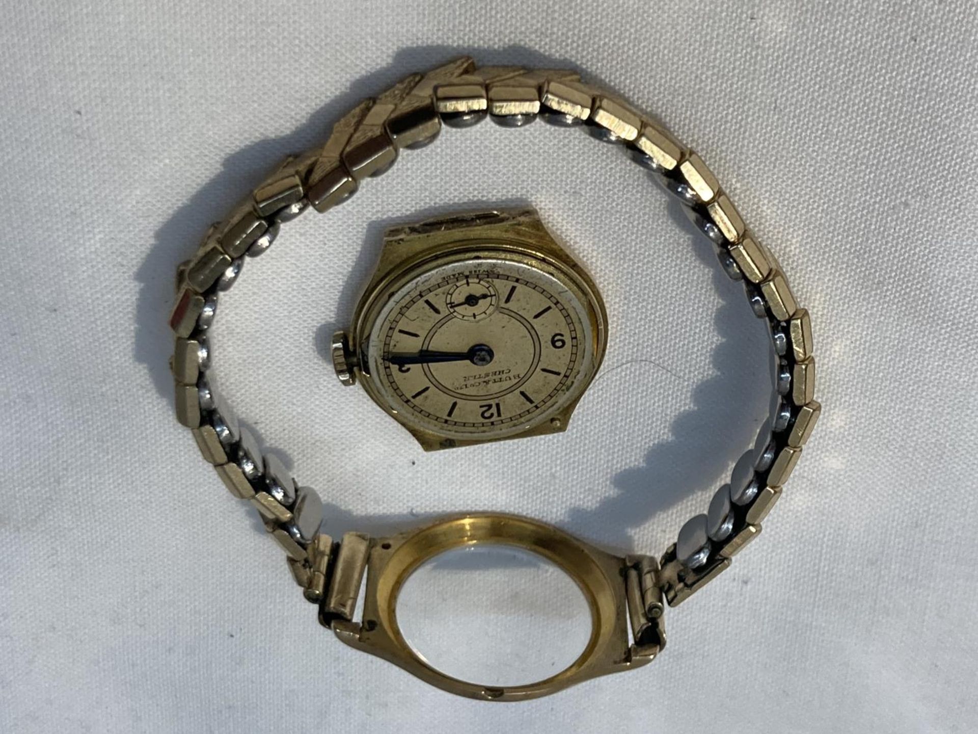 A 9CT GOLD CASED MECHANICAL LADY'S WRISTWATCH BY BUTT & CO LTD OF CHESTER, WORKING AT THE THE TIME - Image 3 of 4