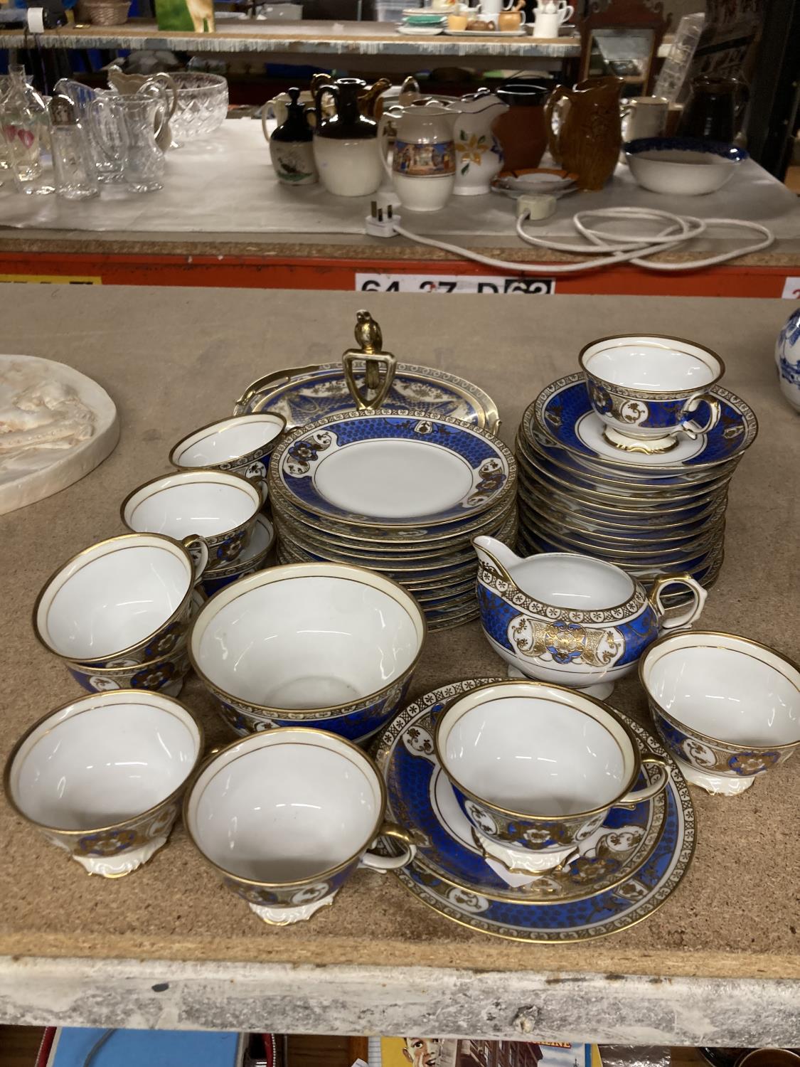 A NORITAKE BLUE AND GOLD COLOURED PART TEASET TO INCLUDE CUPS, SAUCERS, PLATES, CAKE STAND, SUGAR - Image 2 of 3