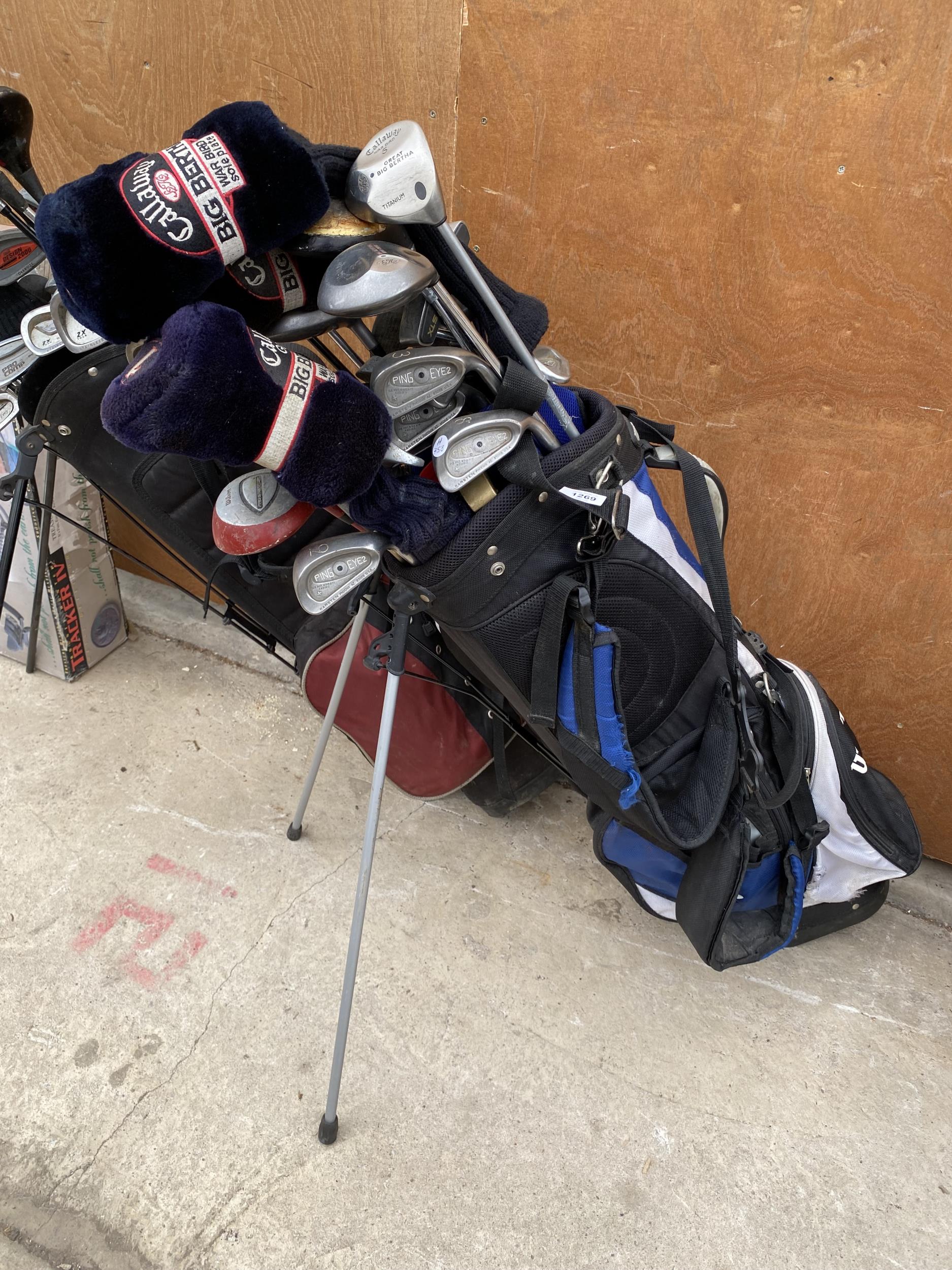 A WILSON GOLF BAG WITH VARIOUS GOLF CLUBS TO INCLUDE PING, CALLAWAY AND DUNLOP ETC