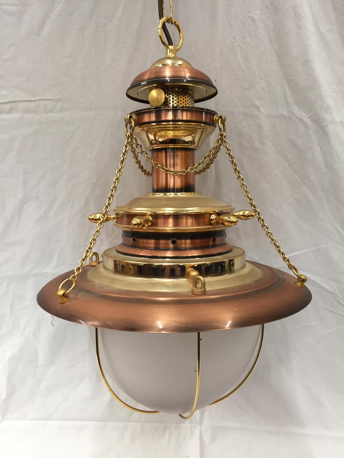 AN UNUSUAL BRASS AND COPPER PENDANT LIGHT WITH DOMED GLASS SHADE, SHIPS WHEEL DESIGN AND CHAINS - Image 2 of 6