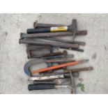 AN ASSORTMENT OF TOOLS TO INCLUDE G CLAMPS, CHISELS AND HAMMERS ETC