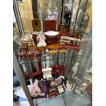 A LARGE COLLECTION OF DOLLS HOUSE FURNITURE AND DOLLS