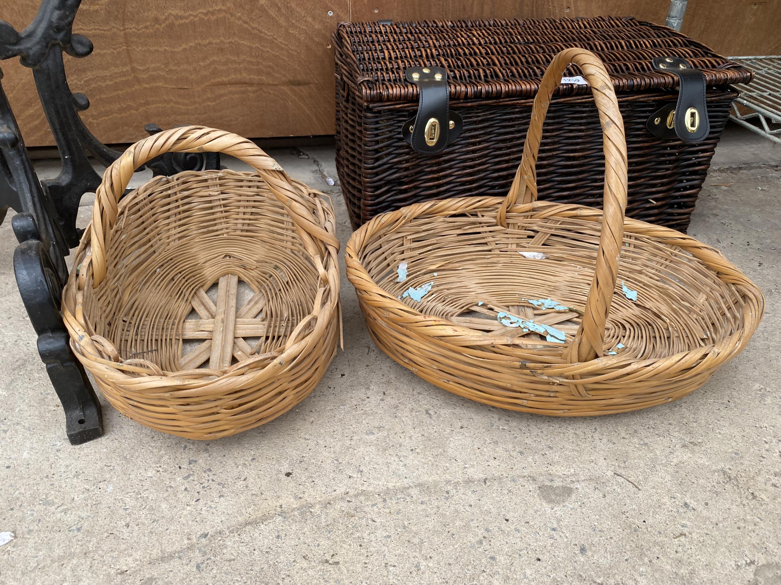 A WICKER PICNIC HAMPER AND TWO FURTHER WICKER BASKETS - Image 2 of 4