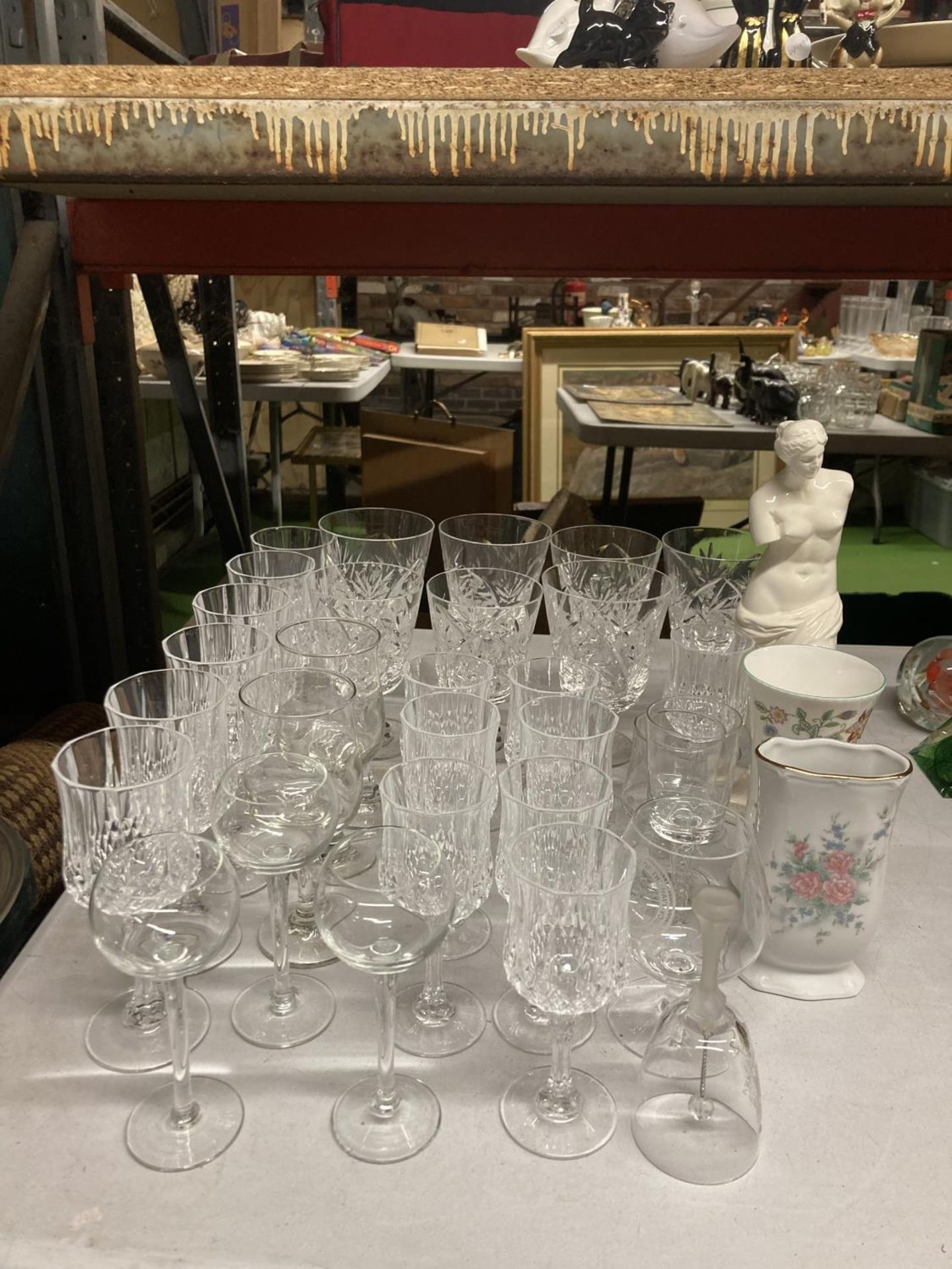 A QUANTITY OF GLASSES TO INCLUDE WINE, SHERRY, ETC, PLUS MINTON HADDON HALL VASE, FIGURE, ETC