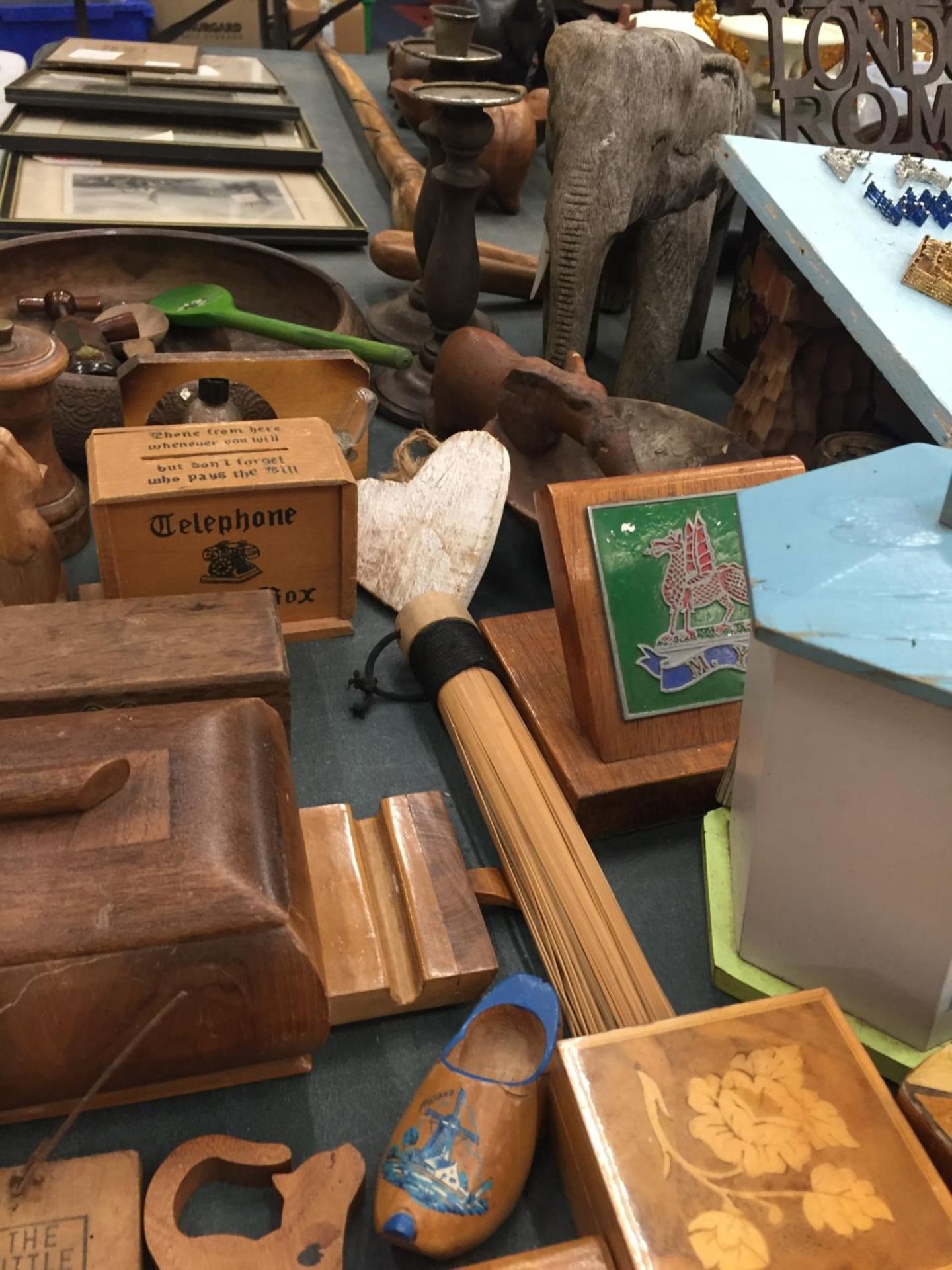 A LARGE QUANTITY OF TREEN ITEMS TO INCL;UDE AN EVERTON SIGN, ELEPHANTS, BOXES, SIGNS, ETC - Image 2 of 2