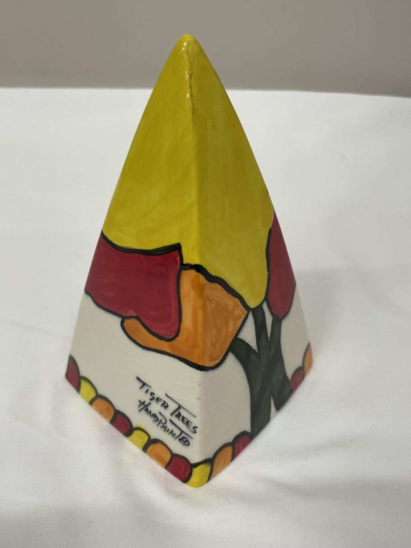 A HANDPAINTED IN STAFFORDSHIRE SUGAR SIFTER TIGER TREES DESIGN IN THE SHAPE OF A PYRAMID - Image 2 of 5