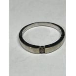 A 9 CARAT WHITE GOLD RING WITH A SMOKEY QUARTZ STONE SIZE R