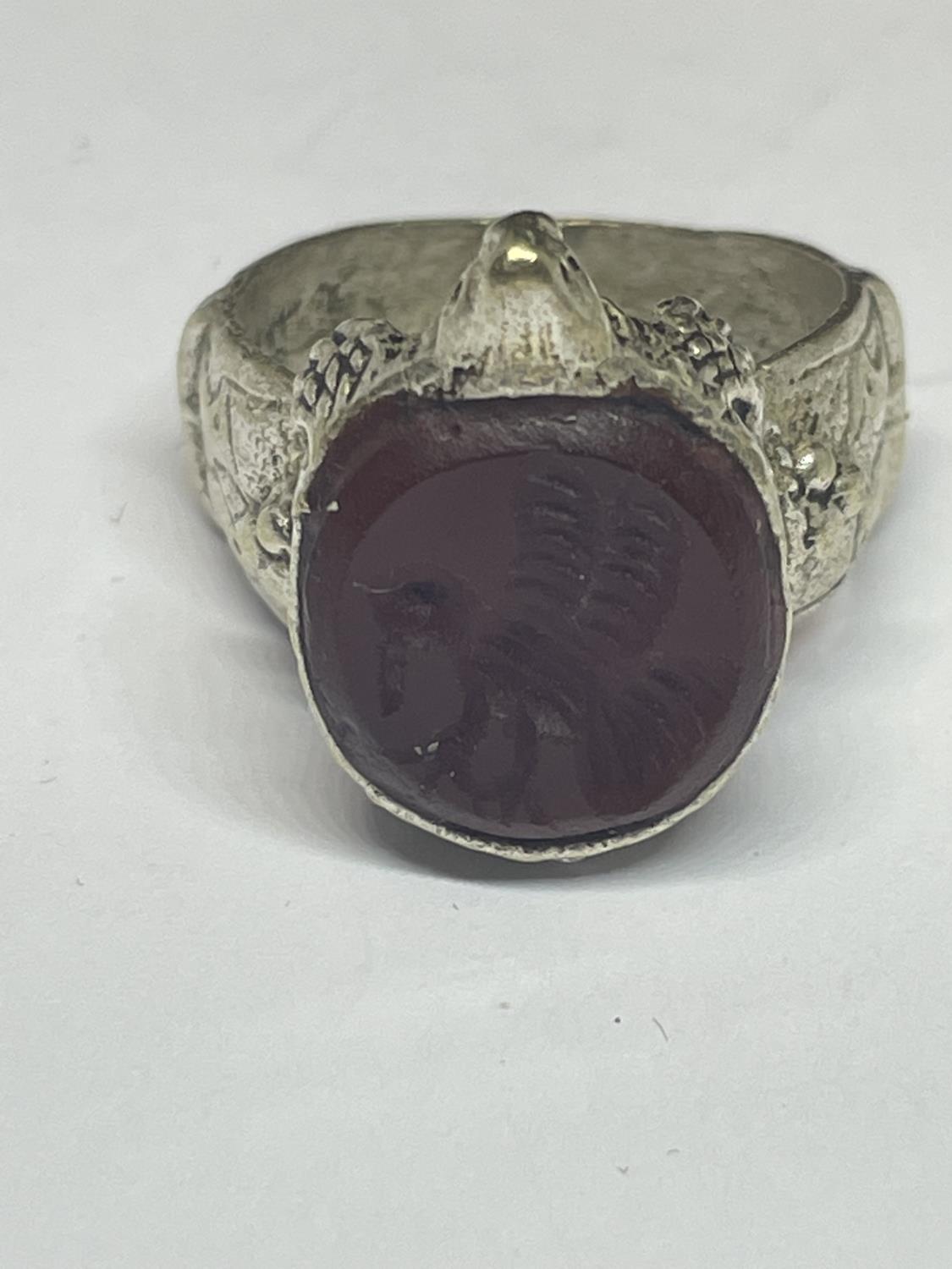A MARKED SILVER RING WITH A TURTLE DESIGN SEAL INA PRESENTATION BOX