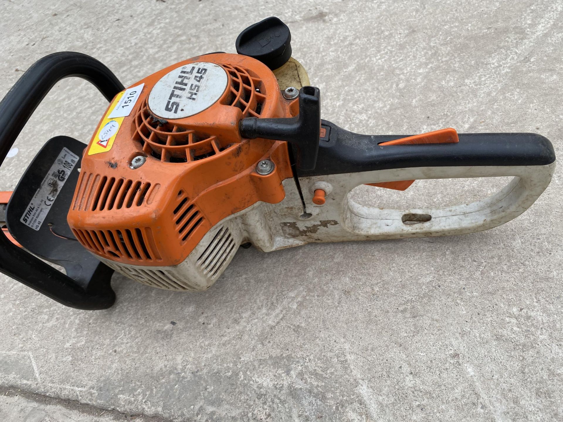 A STIHL HS45 PETROL HEDGE TRIMMER - Image 4 of 4
