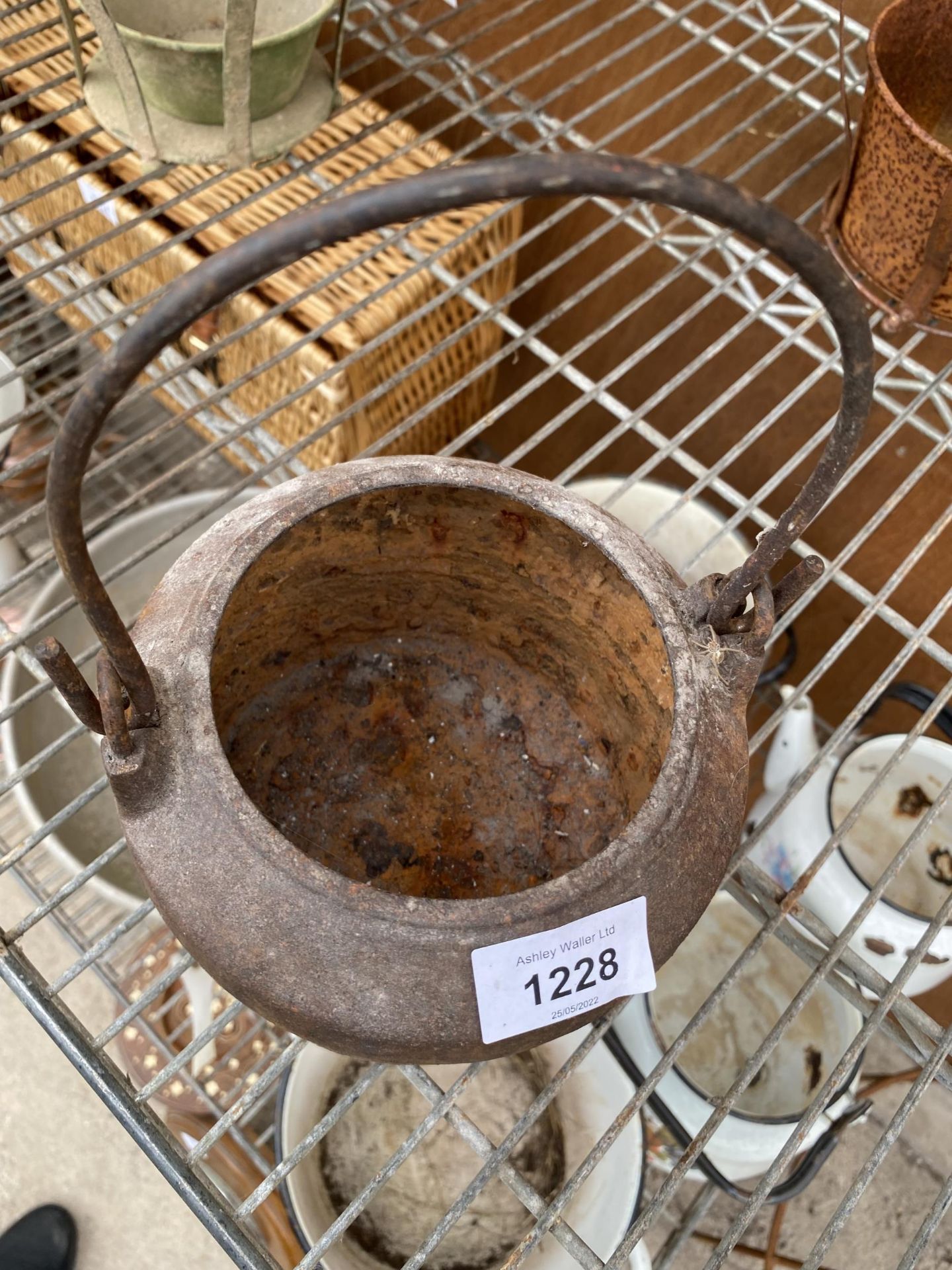 A VINTAGE CAST IRON GLUE/CAULDRON POT - Image 2 of 2