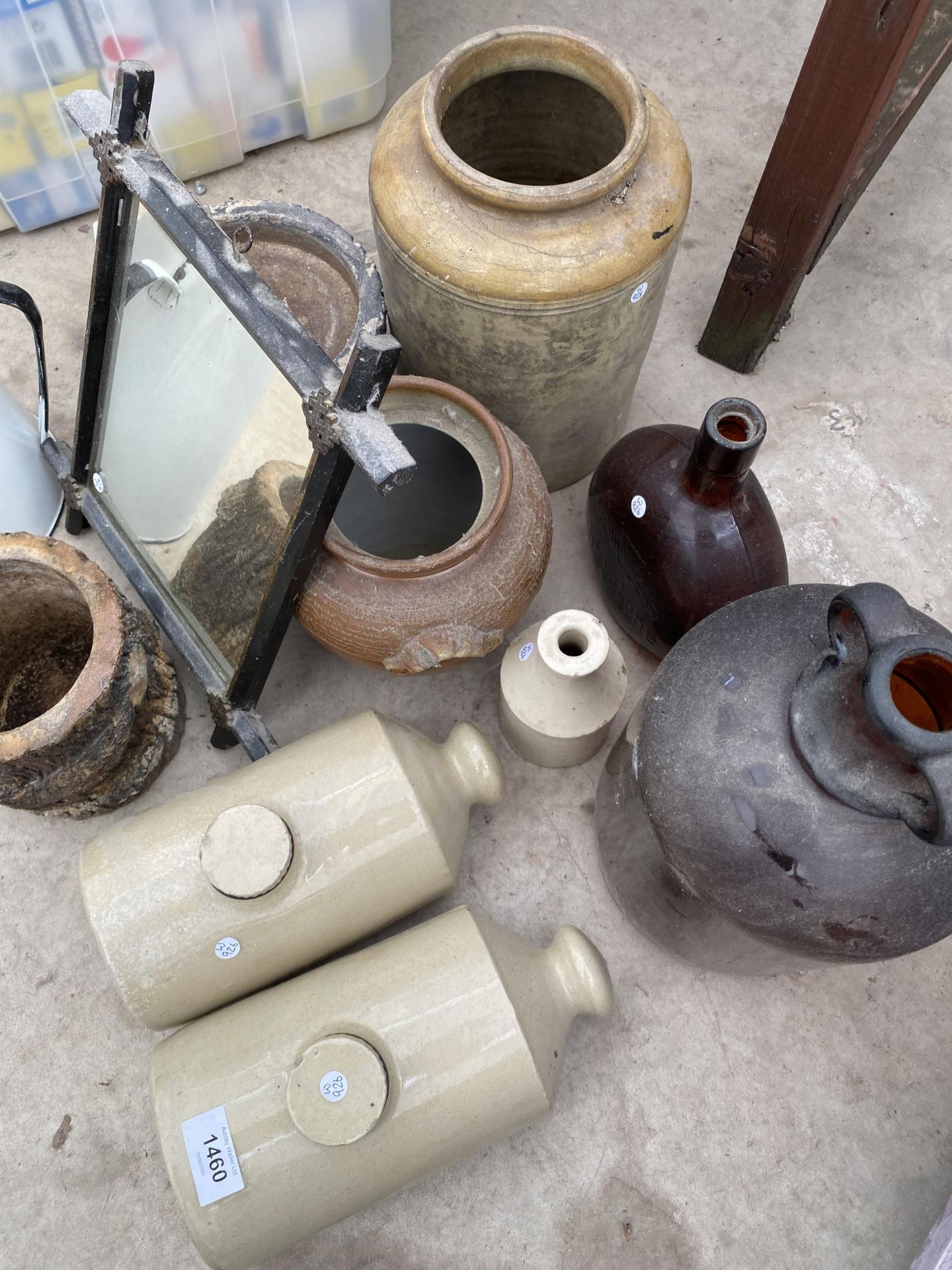 AN ASSORTMENT OF ITEMS TO INCLUDE A STONE WARE JAR, A GLASS DEMI JOHN AND TWO STONE WARE HOT WATER - Image 2 of 3
