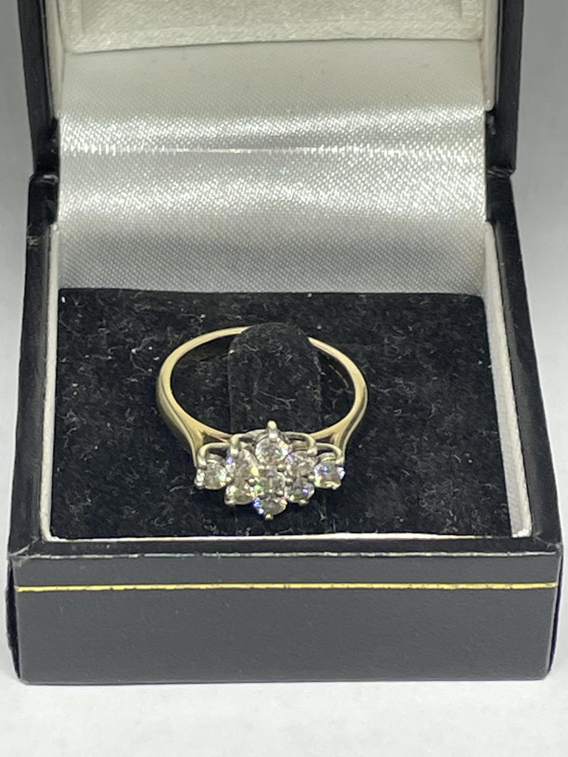 A 9 CARAT GOLD RING WITH NINE DIAMONDS SIZE L IN A PRESENTATION BOX - Image 4 of 4
