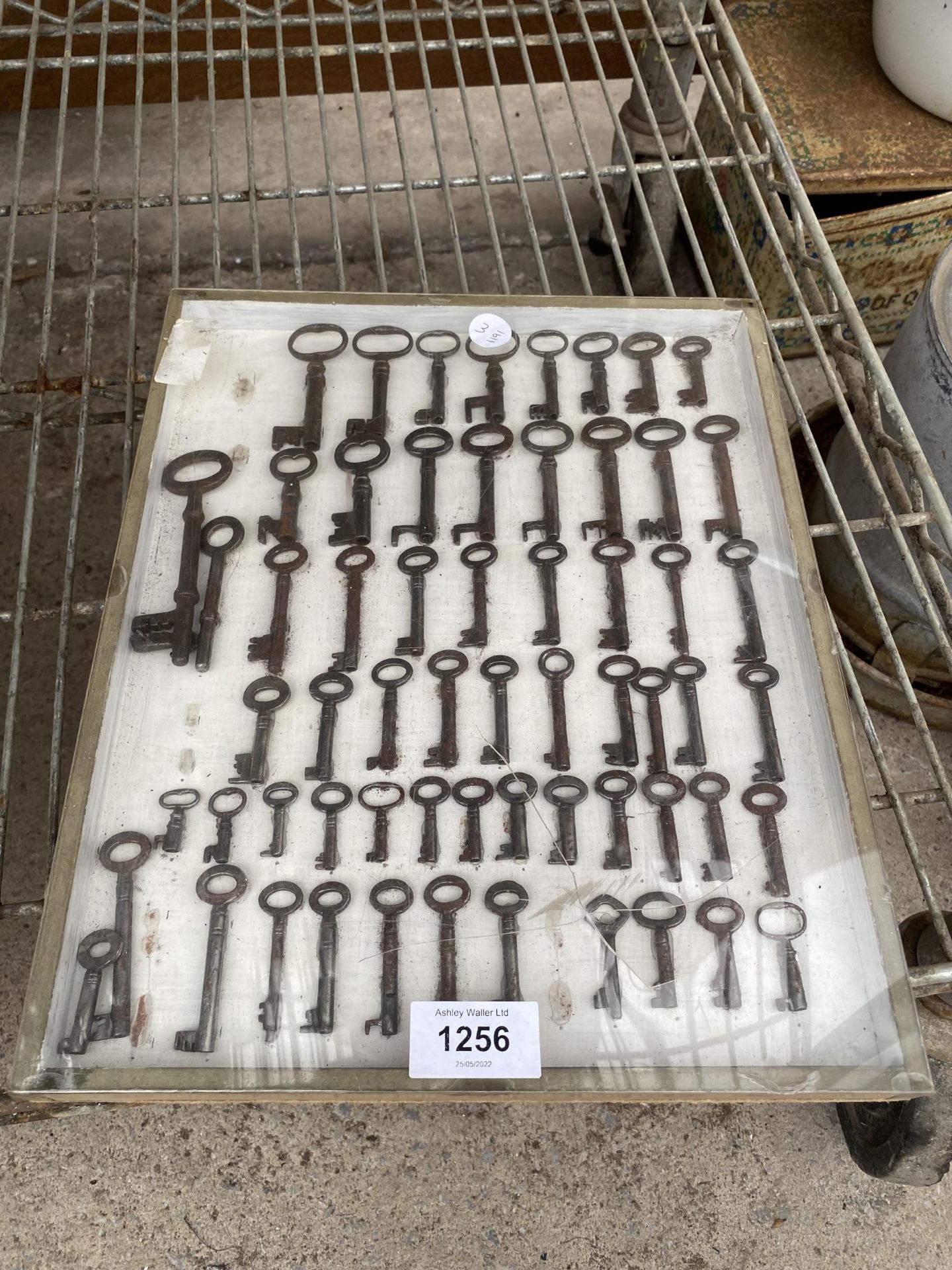 AN ASSORTMENT OF FRAMED VINTAGE KEYS