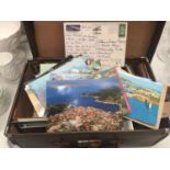 A VINTAGE SUITCASE CONTAINING EPHEMERA TO INCLUDE GREETINGS CARDS, POSTCARDS, DIARIES, ETC