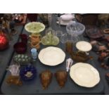 A QUANTITY OF GLASSWARE TO INCLUDE A TORTOISE AND BULL TRINKET DISH, COLOURED CARNIVAL STYLE,