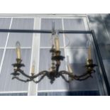 AN EIGHT BRANCH CHANDELIER STYLE LIGHT FITTING