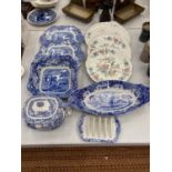 A COLLECTION OF BLUE AND WHITE POTTERY TO INCLUDE SPODE PLATES, DISHES, TEAPOT, TOAST RACK PLUS