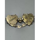 A MARKED 9 CARAT GOLD MIZPAH BROOCH GROSS WEIGHT 3.1 GRAMS