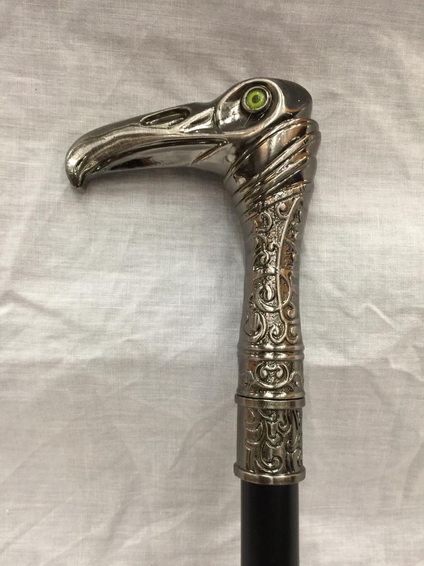 A WALKING STICK WITH AN EAGLES HEAD HANDLE - Image 2 of 3