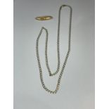 A 9 CARAT GOLD NECKLACE AND 9 CARAT GOLD BROOCH GROSS WEIGHT 3.9 GRAMS