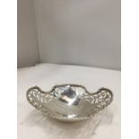 A PIERCED WORK SILVER DISH HALLMARKED FOR LONDON DIAMETER 14CM, HEIGHT APPROX 4.5CM