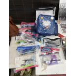 AN ASSORTMENT OF CHILDRENS ITEMS TO INCLUDE PENCIL CASES, STATIONARY AND A LUNCH BOX ETC