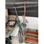 AN ASSORTMENT OF GARDEN TOOLS TO INCLUDE A SPADE, A FORK AND A STICK SEAT ETC