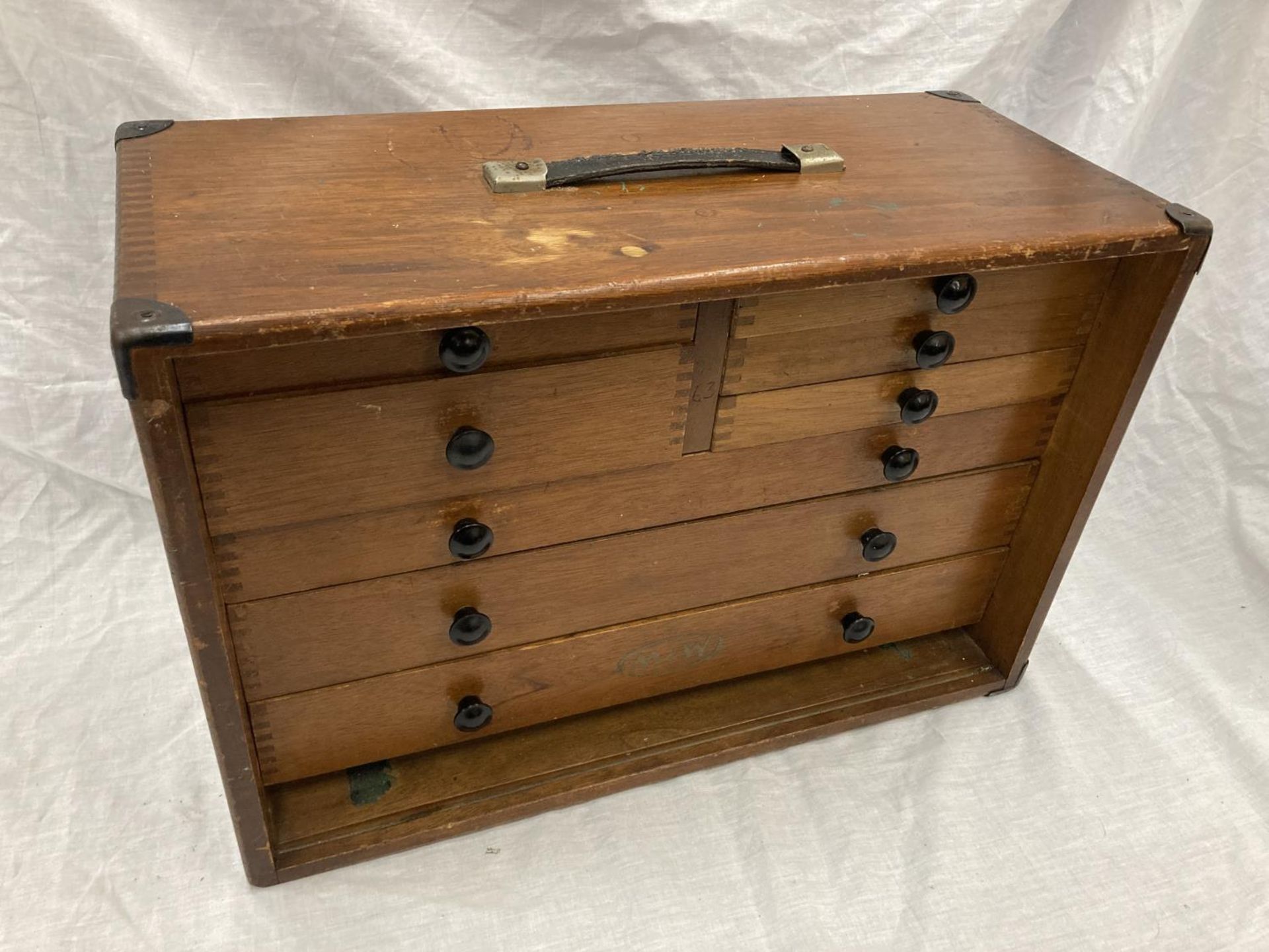 A VINTAGE MAHOGANY ENGINEERS CHEST WITH DOVE TAILED JOINTS AND METAL CORNERS. WITH MAKERS MARK M &