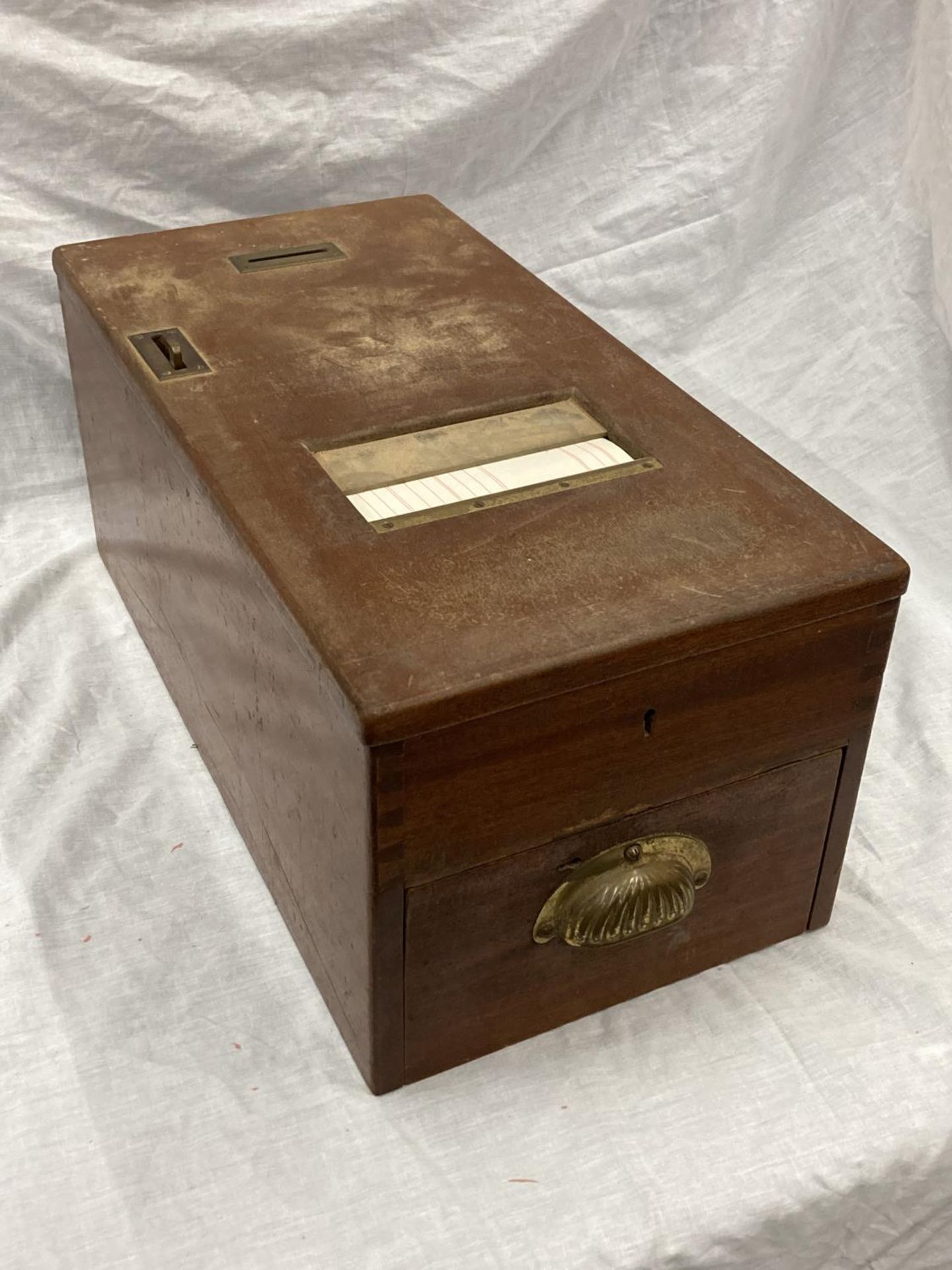 A VINTAGE MAHOGANY CASH REGISTER WITH BRASS HANDLED DRAWER, MADE BY GLEDHILL HALIFAX, COMES WITH TWO