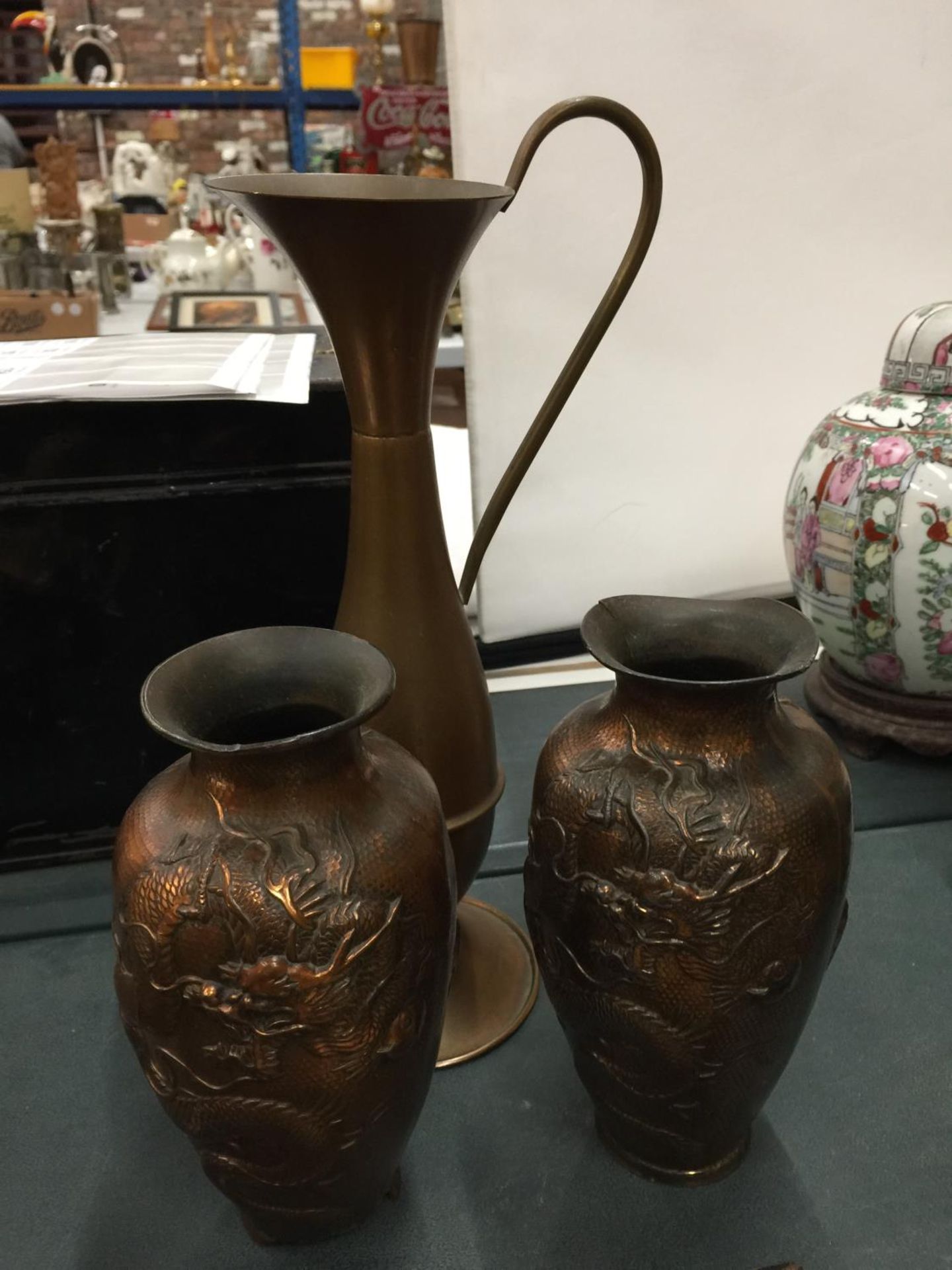 A PAIR OF ORIENTAL STYLE BRASS VASES WITH DRAGON DESIGN HEIGHT 19CM, A BRASS EWER JUG, PLUS TWO - Image 3 of 3