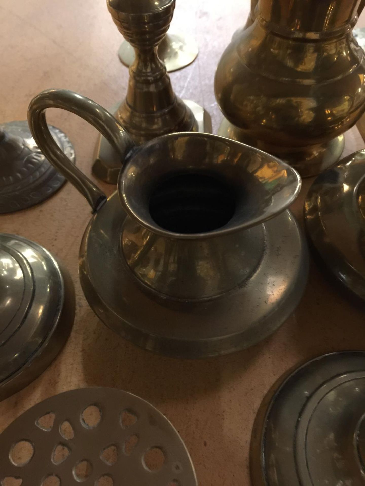 A QUANTITY OF BRASSWARE TO INCLUDE CANDLESTICKS, TRIVETS, GOBLETS, JUGS, VASE, ETC - Image 2 of 3