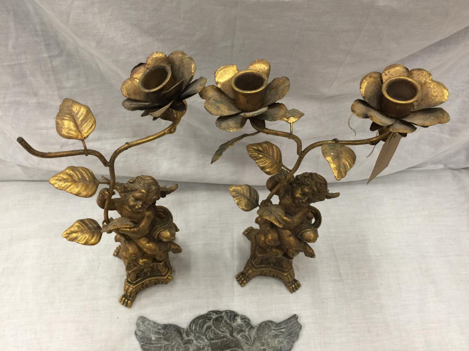 A PAIR OF DECORATIVE CANDLE STICK HOLDERS WITH CHERUB DESIGN (ONE A/F) AND TWO HEAVY CHERUB LEAD - Image 6 of 8