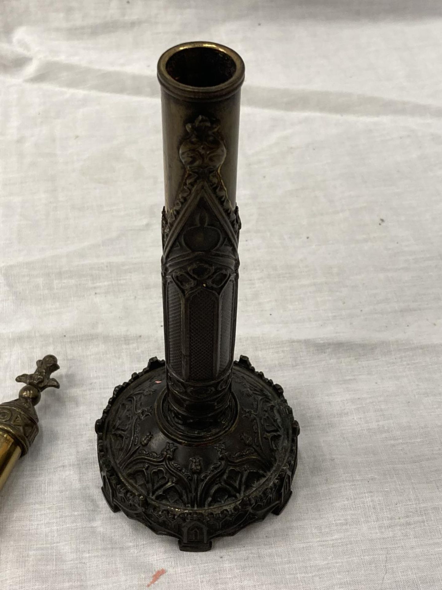 A DAY'S PATENT CHIMNEY BRONZE AND BRASS FIRESCREEN - TOP OPENING TO REVEAL FAN INSIDE (PERISHED WITH - Image 5 of 7