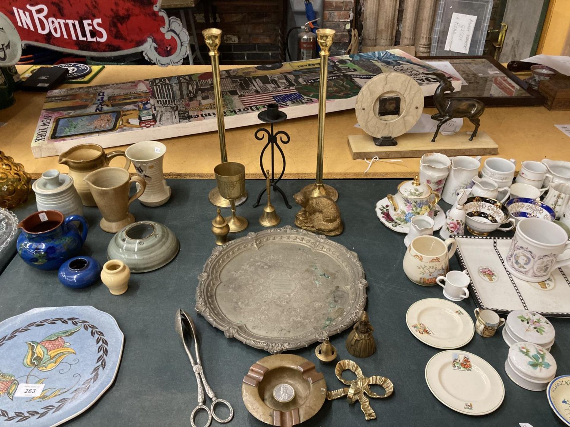 A QUANTITY OF BRASSWARE TO INCLUDE CANDLESTICKS, BELLS, TRAY, ASH TRAY WITH GEORGE V COIN IN, ETC